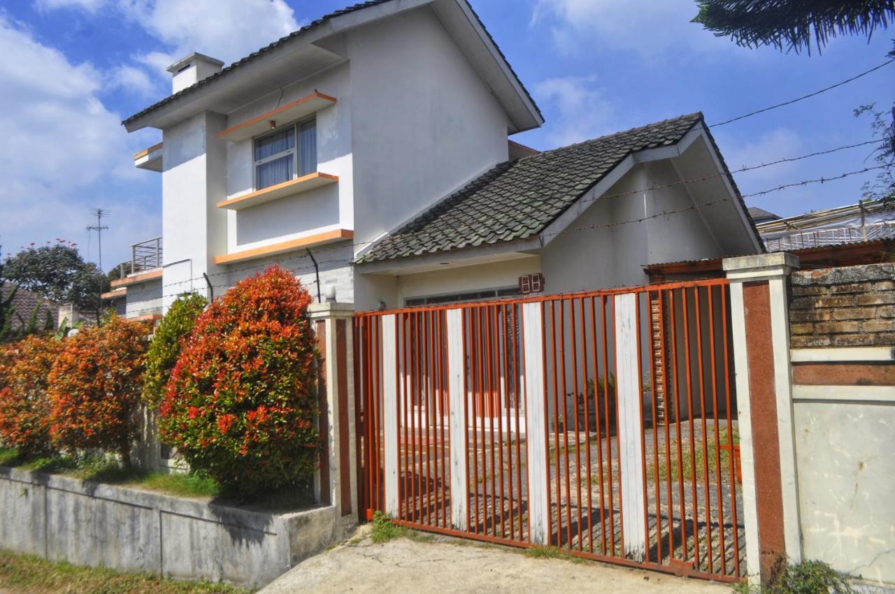 Dallil Putra Villa Lembang Exterior photo