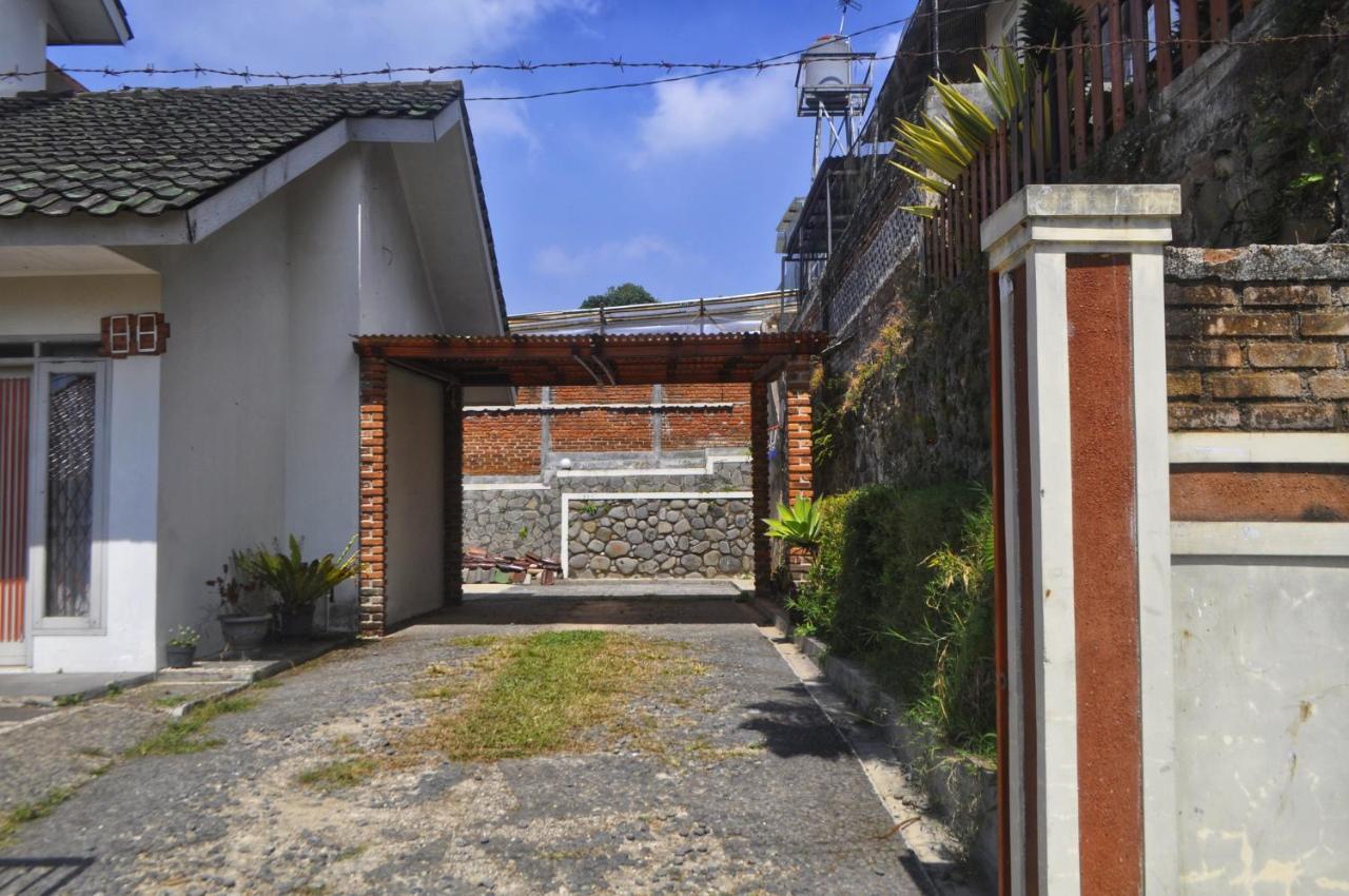 Dallil Putra Villa Lembang Exterior photo